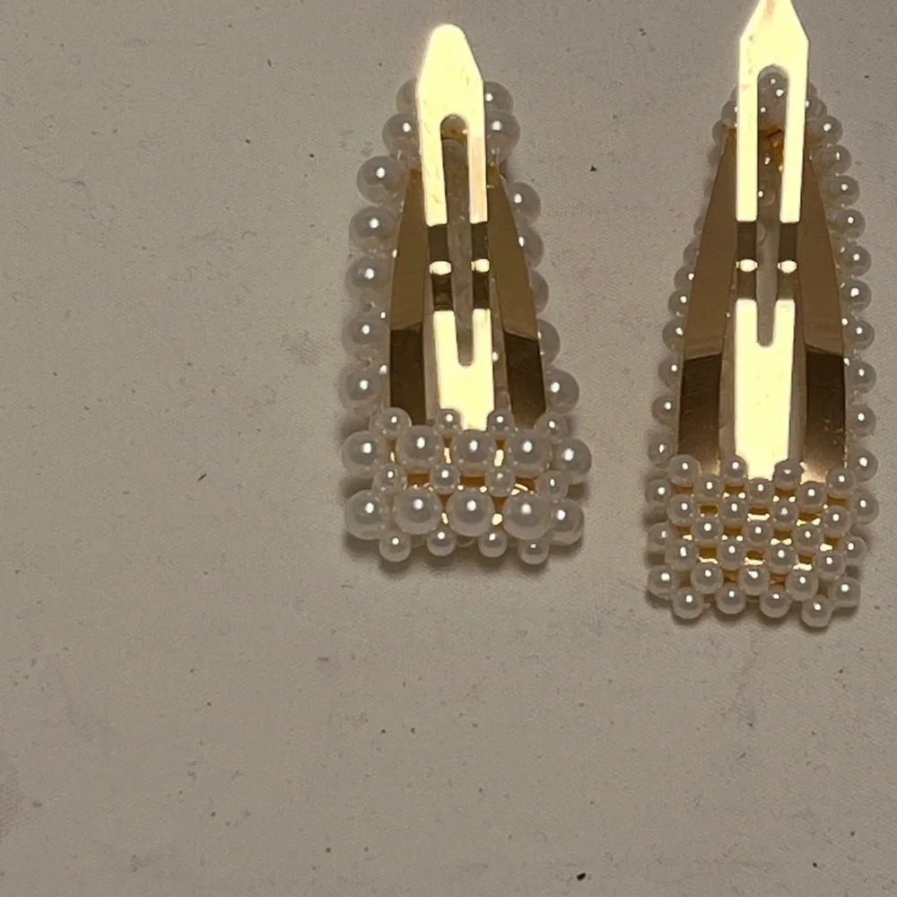 🌻$11 DEAL! 🌻 Elegant Pearl Hair Clips